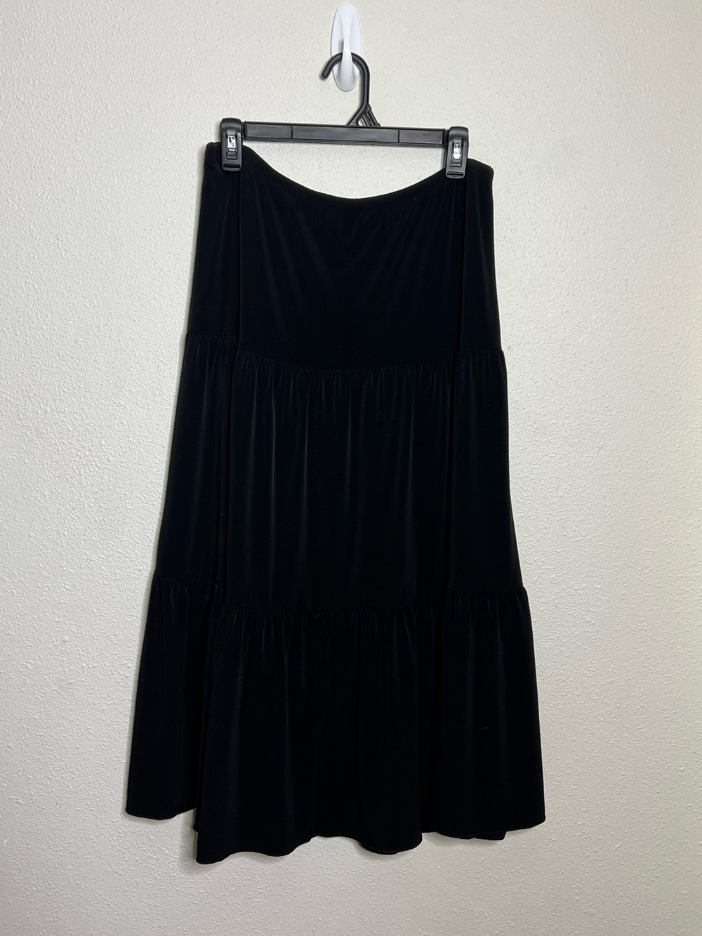AGB Tiered Maxi Skirt in Black Size Large